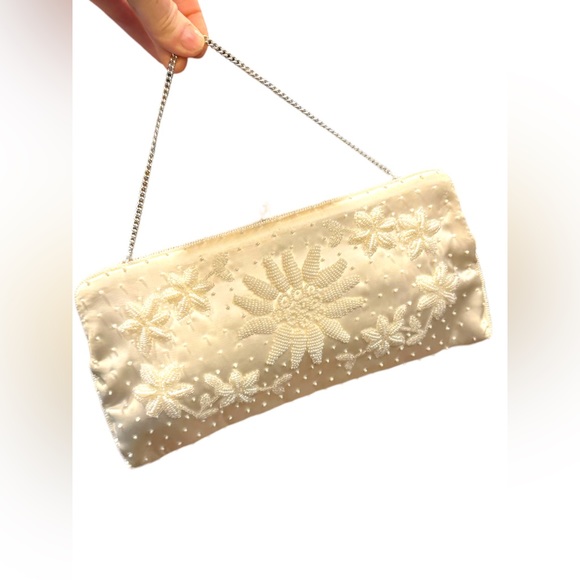 Vintage Handbags - Vintage Mid Century 1950s Micro bead flower satin event wedding purse clutch